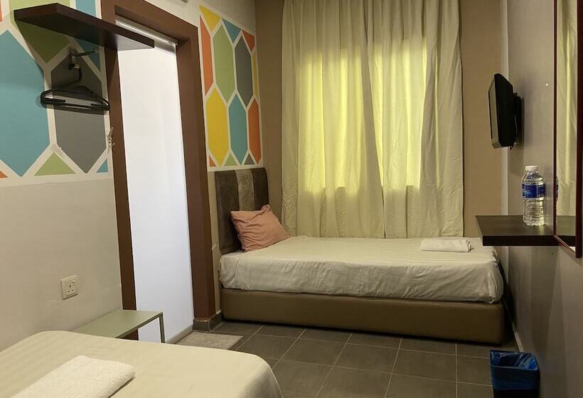 هتل Oyo 90701 Venomi