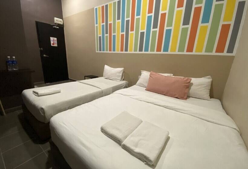 هتل Oyo 90701 Venomi