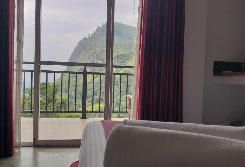 ホテル The Peak Ella