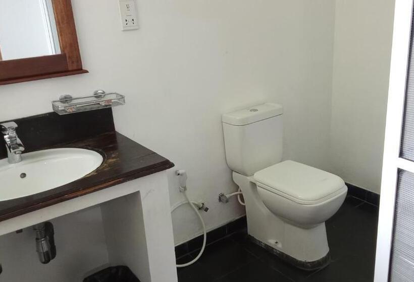 ホテル The Peak Ella