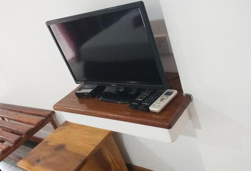 ホテル The Peak Ella