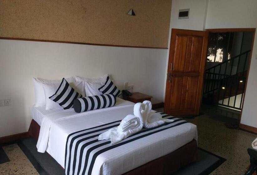 ホテル The Peak Ella