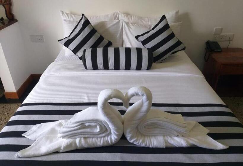 ホテル The Peak Ella