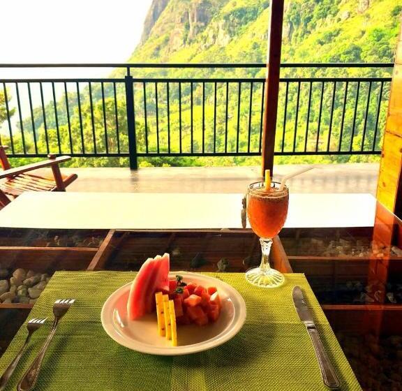 ホテル The Peak Ella