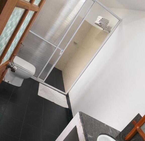 ホテル The Peak Ella