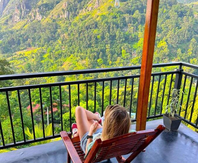 ホテル The Peak Ella