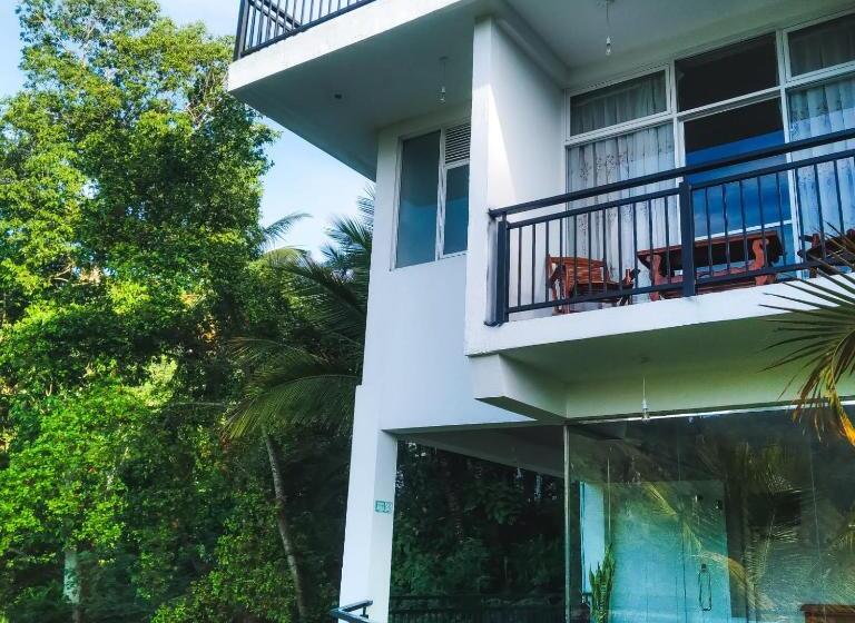 ホテル The Peak Ella