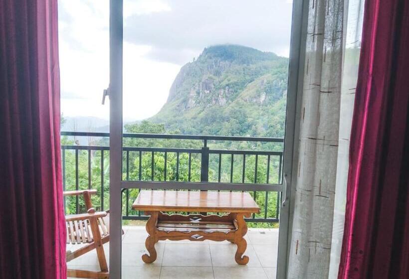 ホテル The Peak Ella