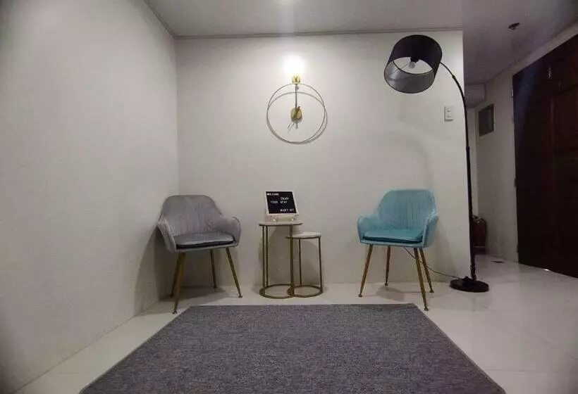 Minimalist Loft 107