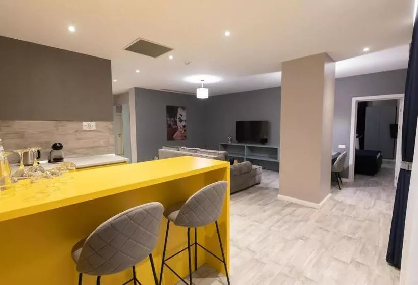 Omnia Apartments