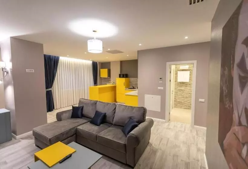 Omnia Apartments