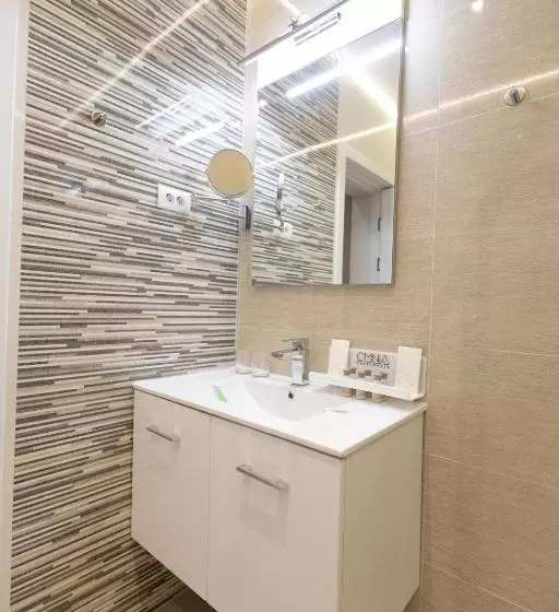 Omnia Apartments