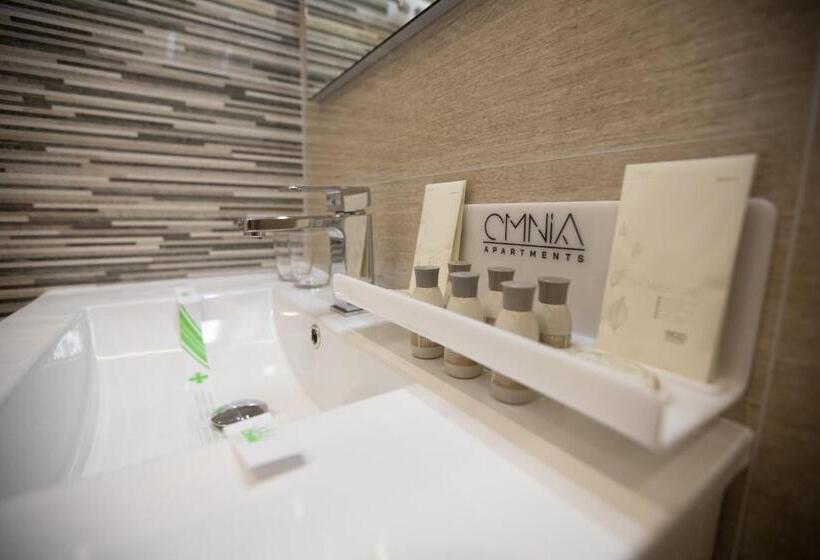 Omnia Apartments