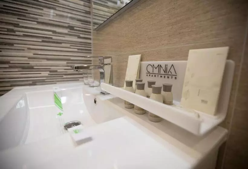 Omnia Apartments