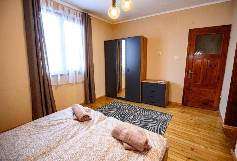 Pensión Lalev Guest House