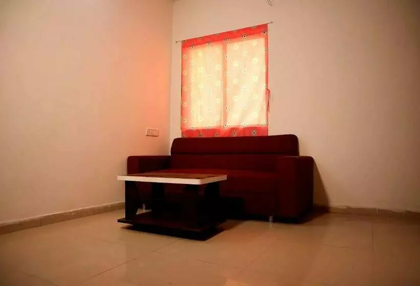 Hotelli Spot On  The Comrade Rudrax Residency Nr Diamond Burs