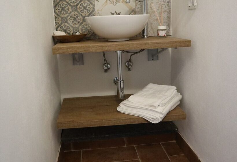 تختخواب و صبحانه La Bolgora Guesthouse