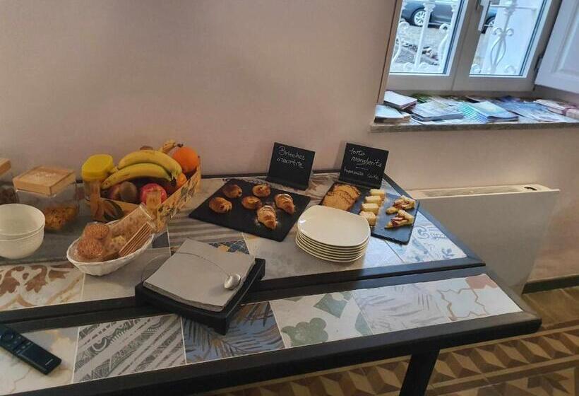 تختخواب و صبحانه La Bolgora Guesthouse