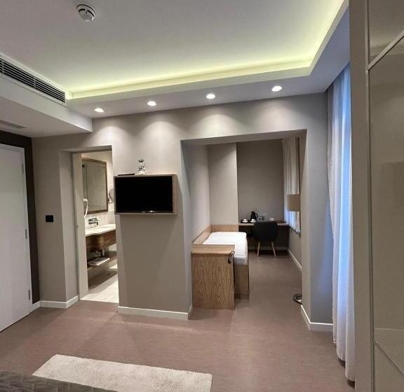 هتل Emilia Lux Rooms