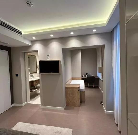 هتل Emilia Lux Rooms