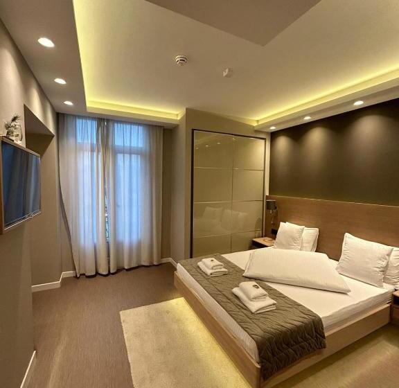 هتل Emilia Lux Rooms