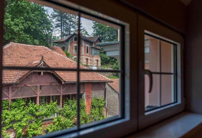 هتل Emilia Lux Rooms