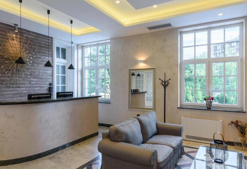 هتل Emilia Lux Rooms