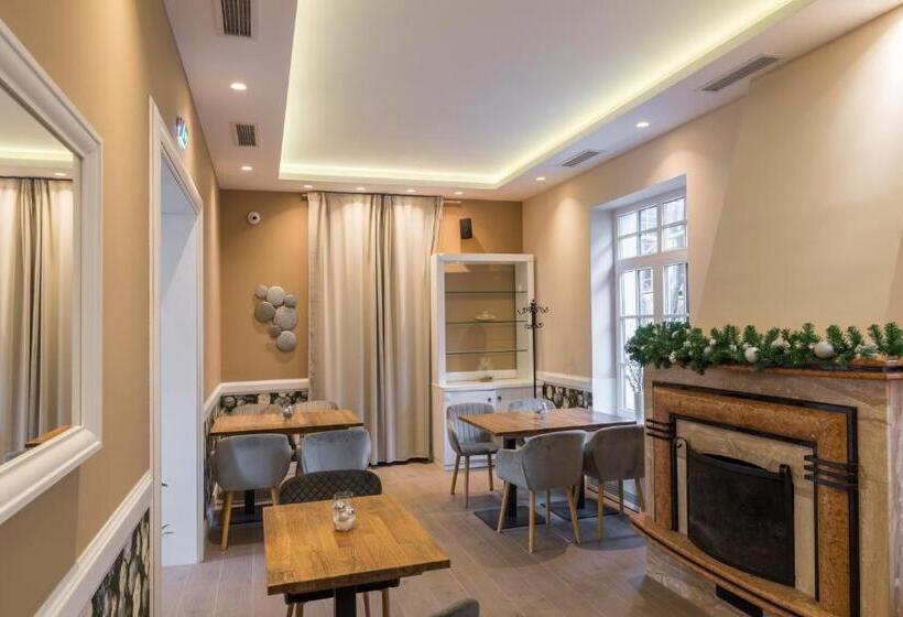 هتل Emilia Lux Rooms