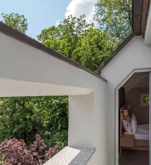 هتل Emilia Lux Rooms