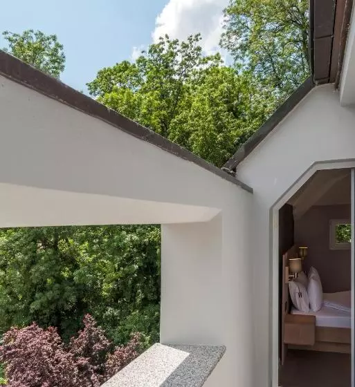 هتل Emilia Lux Rooms