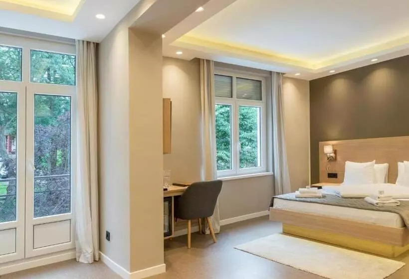 هتل Emilia Lux Rooms