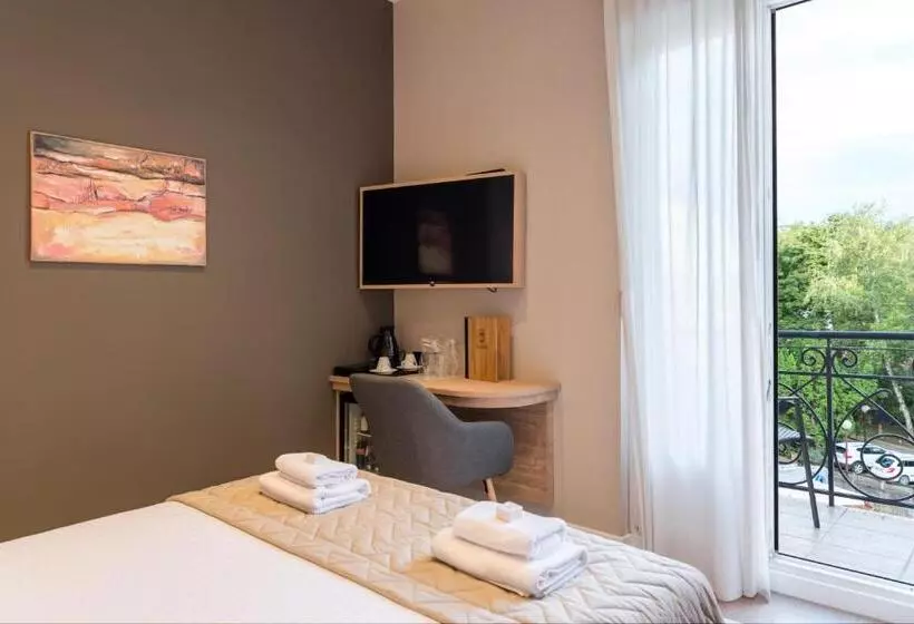 هتل Emilia Lux Rooms