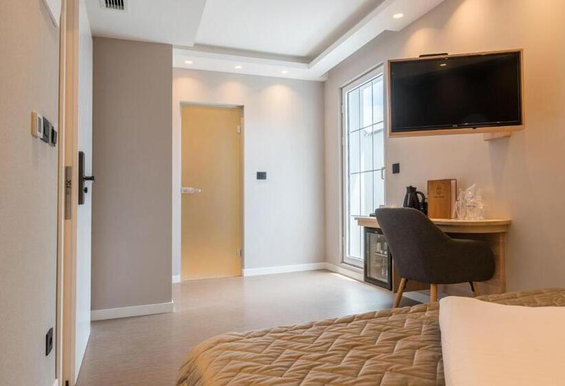 هتل Emilia Lux Rooms