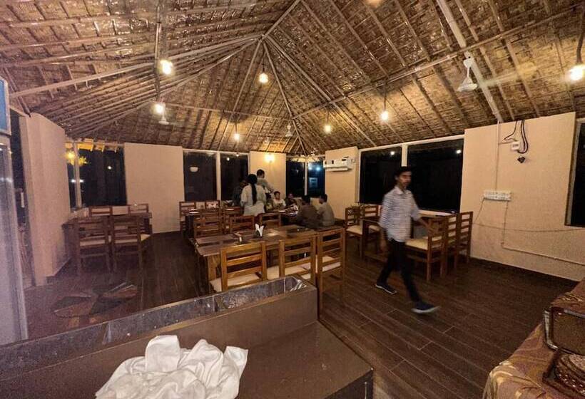 Отель Jungle Corbett Castle