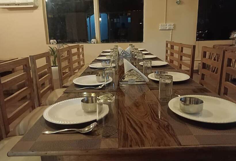 Отель Jungle Corbett Castle