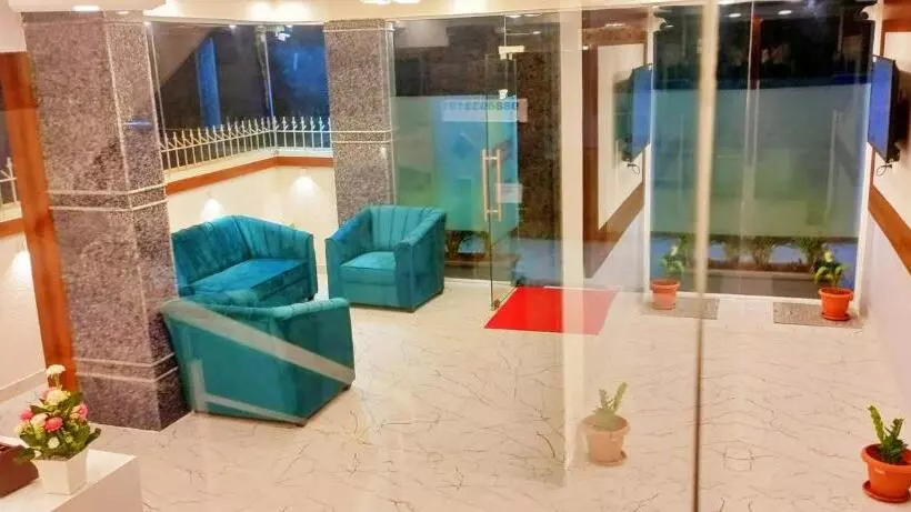 ホテル Keerthis Royal Suites Kempegowda International Airport