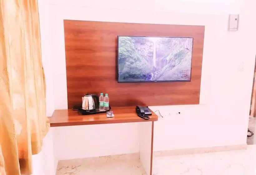 ホテル Keerthis Royal Suites Kempegowda International Airport