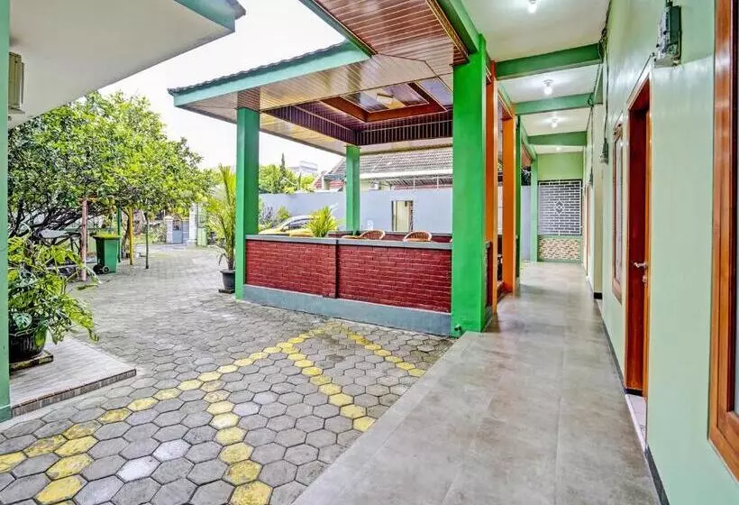 هتل Oyo 92043 Kost Barokah Syariah Madiun