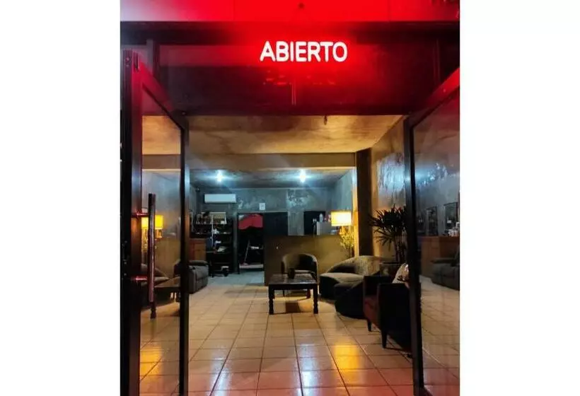 Hotelli Oyo Suites Aeropuerto