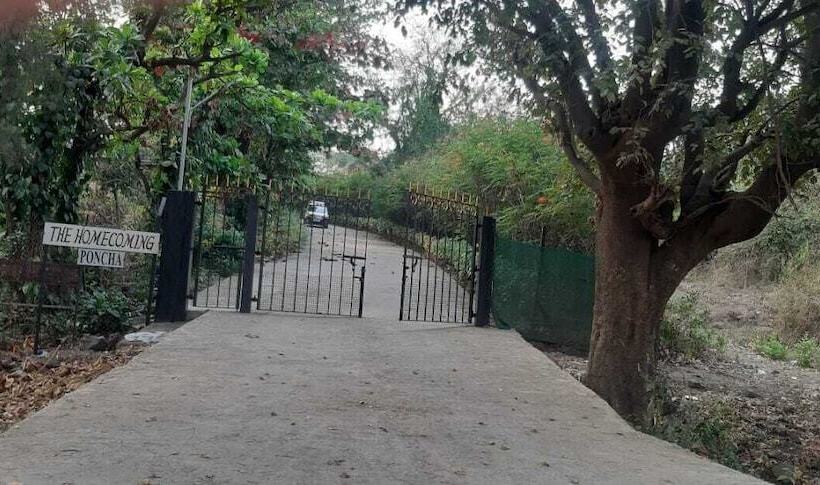 ホテル The Homecoming Farmstay Karjat