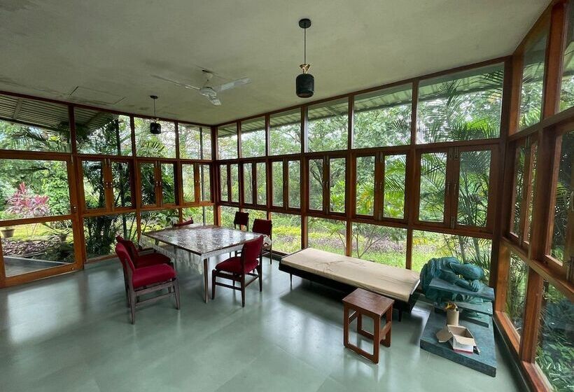 ホテル The Homecoming Farmstay Karjat