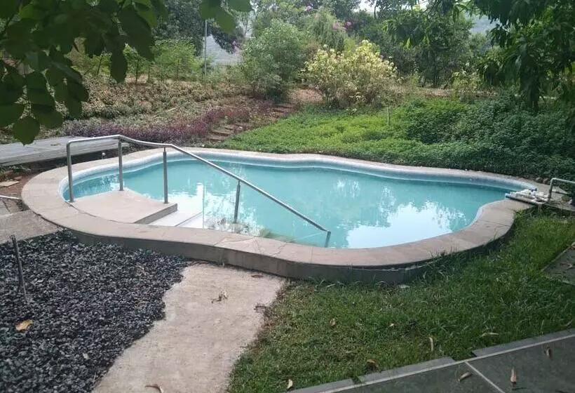 ホテル The Homecoming Farmstay Karjat