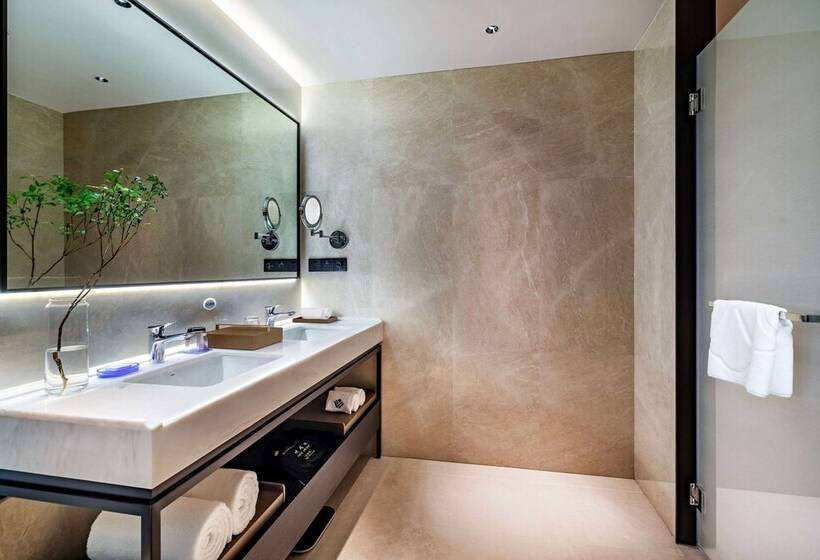 Отель Wyndham Grand Plaza Royale Yujia Anhua