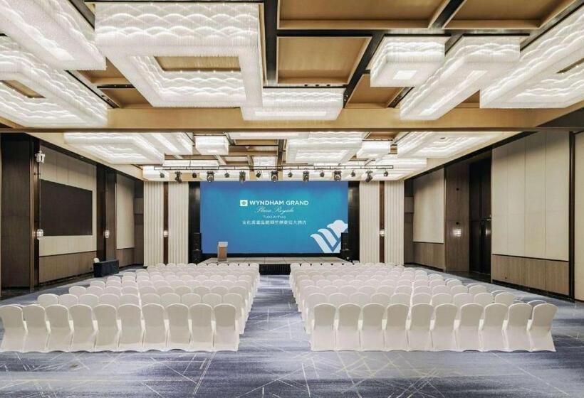 Отель Wyndham Grand Plaza Royale Yujia Anhua