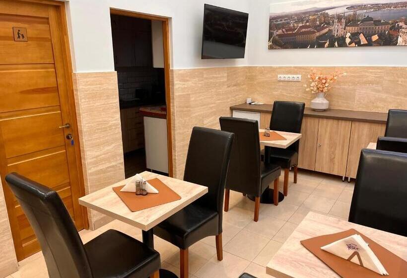 تختخواب و صبحانه Ehotel Esztergom