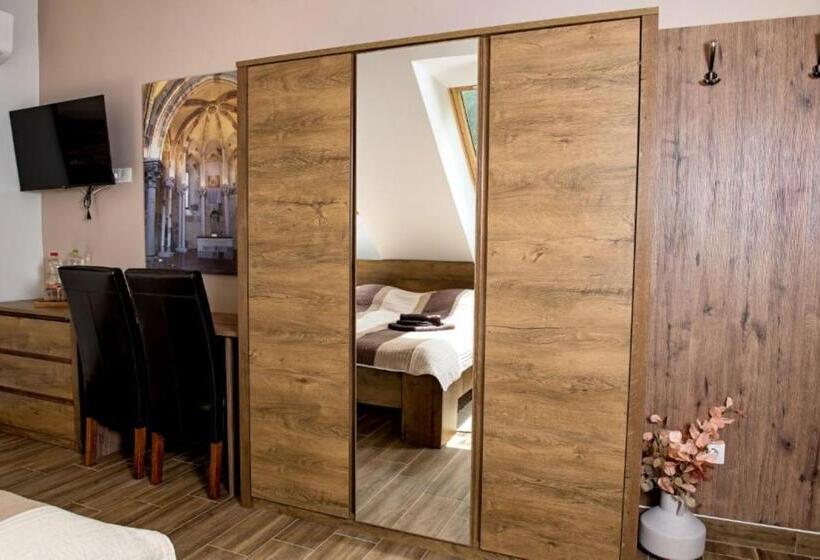 تختخواب و صبحانه Ehotel Esztergom