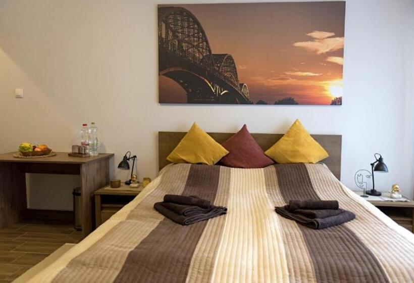 تختخواب و صبحانه Ehotel Esztergom