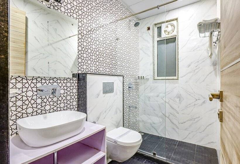 Fabhotel The White Moon