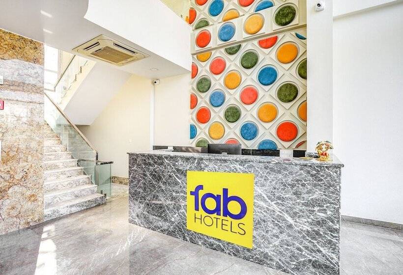 Fabhotel The White Moon