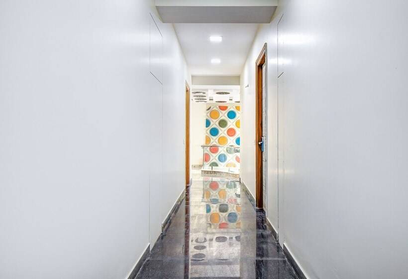 Fabhotel The White Moon